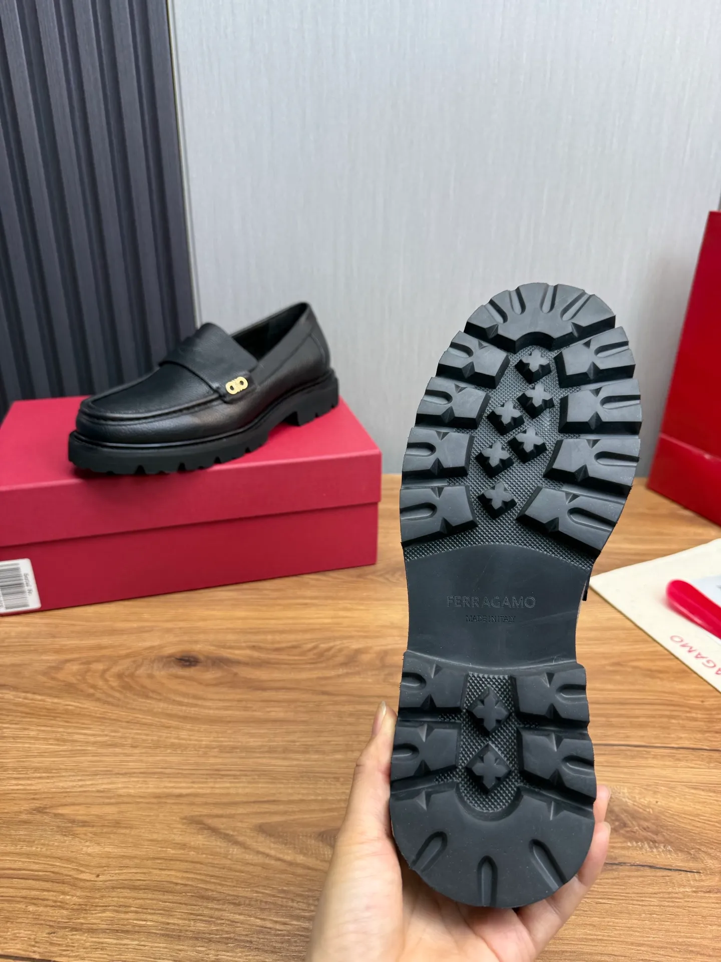 Men's shoes 💰880💰 Ferragamo. [Ferragamo] Men's Loaf leather shoes, the latest hot style, 1:1 original purchase quality, top quality, imported open-edge beaded cowhide leather on the upper, hand-made three-dimensional stitching highlights the round toe design, the inner foot pads are all imported cowhide, with original wear-resistant foam outsole, matching code 39-44, (38, 45 custom-made, non-refundable)